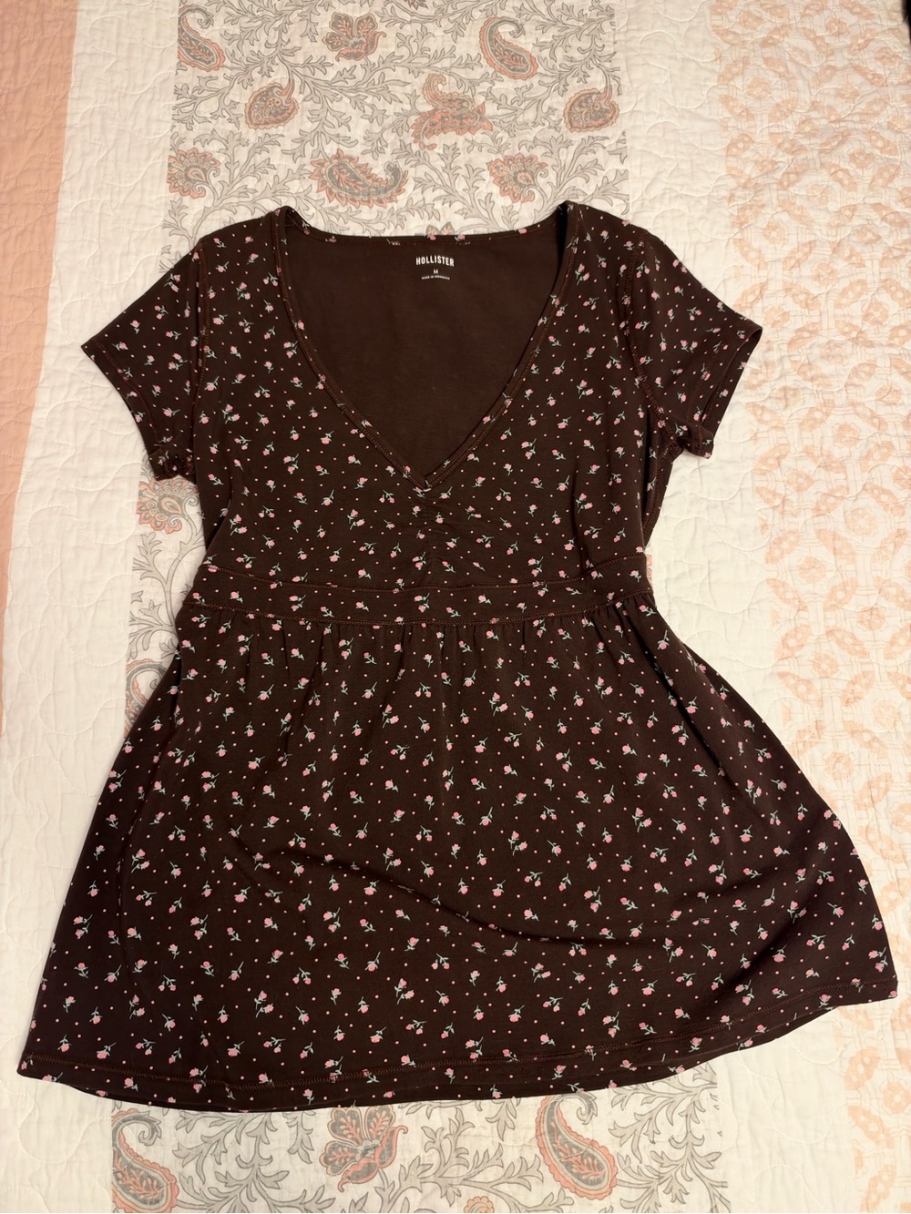 Hollister Brown Floral V‑Neck Babydoll Top